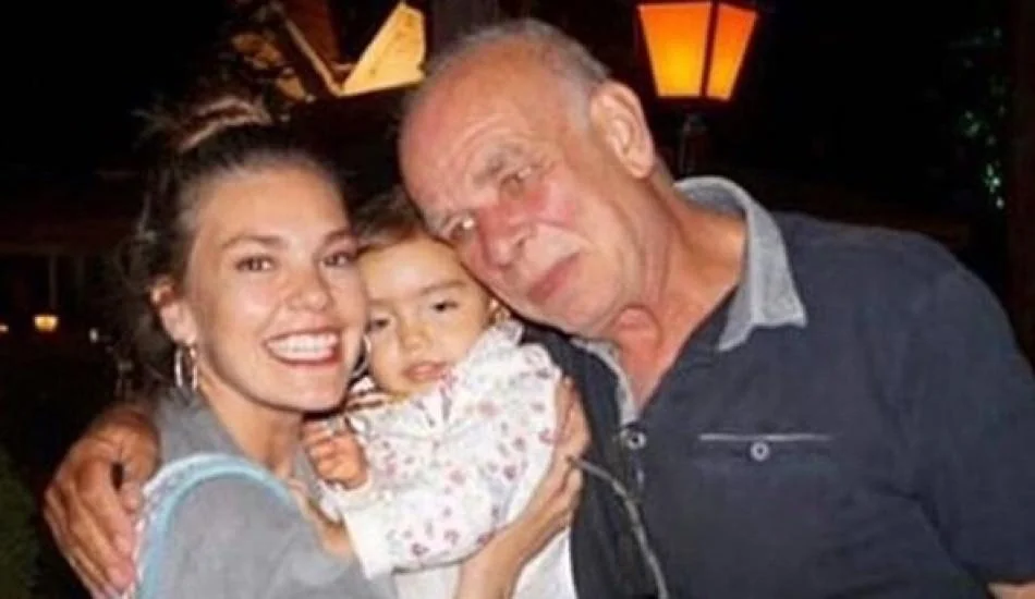 Aslı Enver’den sevdikleriyle ‘mutlu aile tatili’ pozu