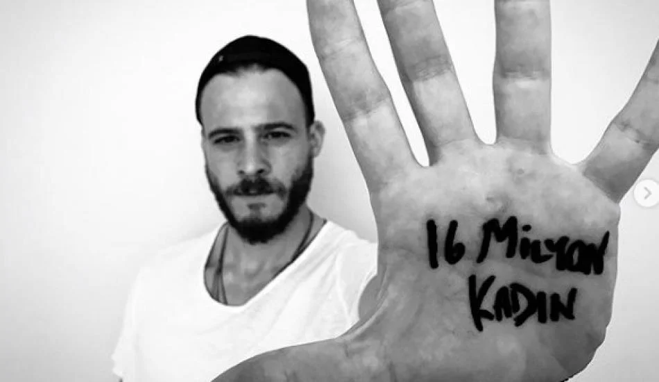 Kerem Bürsin bayanlara takviye veren paylaşımıyla gündeme geldi!