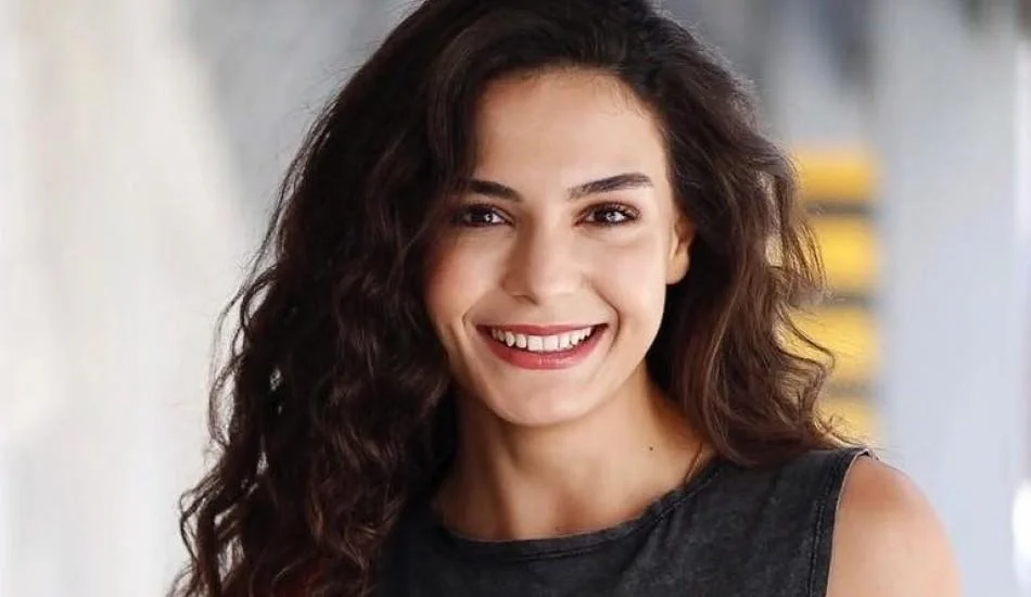 Oyuncu Ebru Şahin imajını yeniledi!