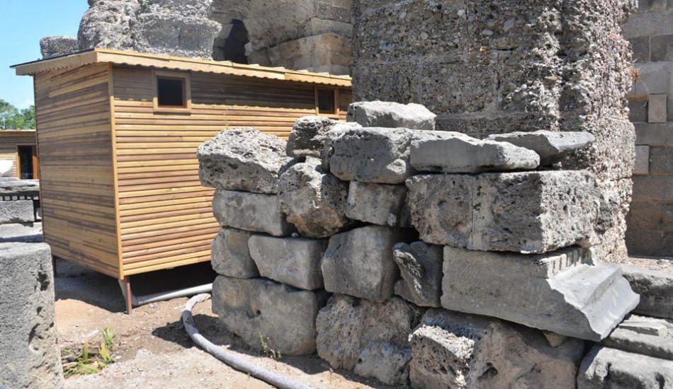 Side Antik Tiyatro’daki ‘prefabrik tuvalet’ şikayet topluyor!