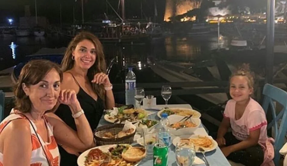 Zuhal Topal’dan annesi ve kızıyla memnunluk pozu
