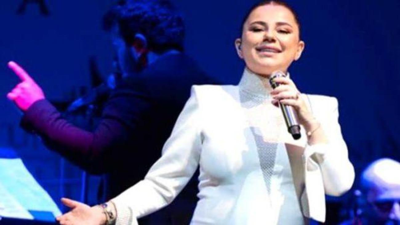 Merve Özbey’den memnun aile tablosu!
