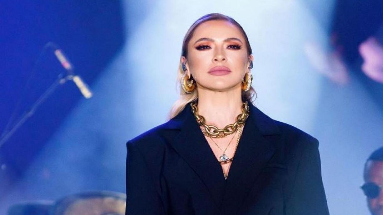 Hadise gündemini fırsata çevirdi! Yılbaşı gecesi için alacağı fiyat dudak uçuklattı!