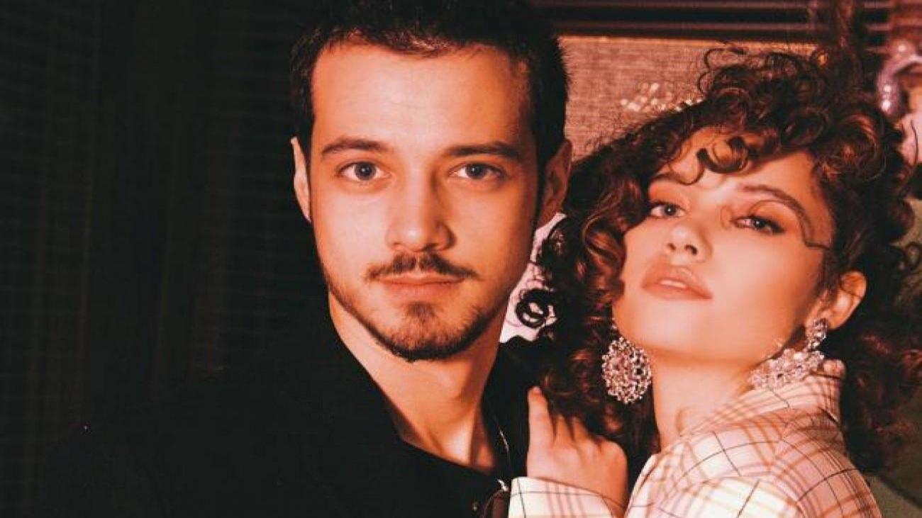 Yalı Çapkını’nın Seyran’ı Afra Saraçoğlu ile Mert Yazıcıoğlu evlilik haberlerini tiye aldılar!