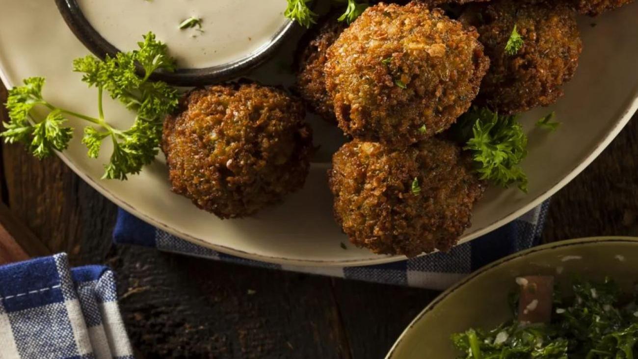 Falafelin içinde ne var? Bezelyeli falafel köfte tanımı